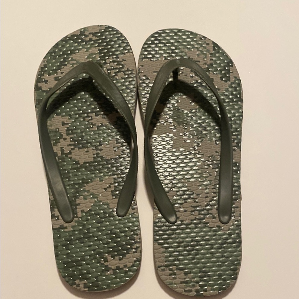 Gap Men’s Camouflage Flip Flops Size 10-11